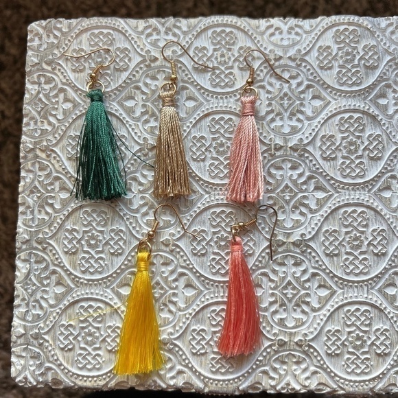 SALE💚 any 3 for $18 💚
 Tassel Dangle Earrings Gold Boho Earrings - Picture 2 of 2